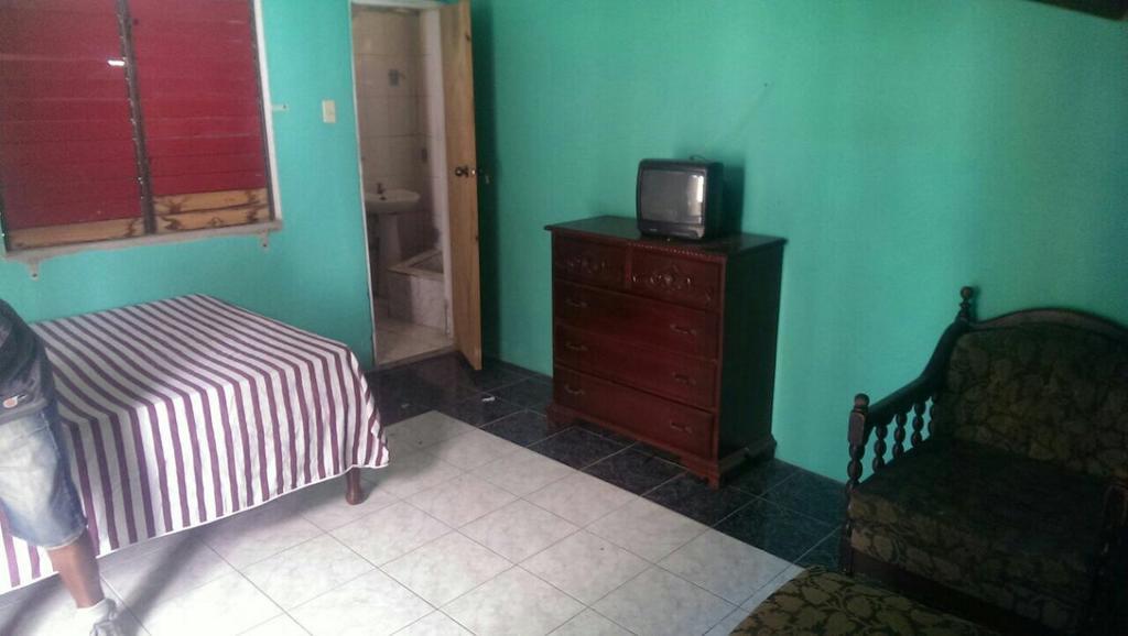 Leslies' Home Portmore Pokoj fotografie